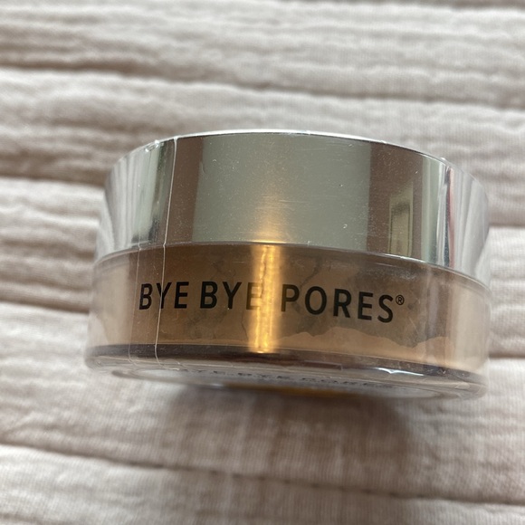 it Cosmetics Bye Bye Pores tinted finishing powder, Medium tint - Picture 6 of 9